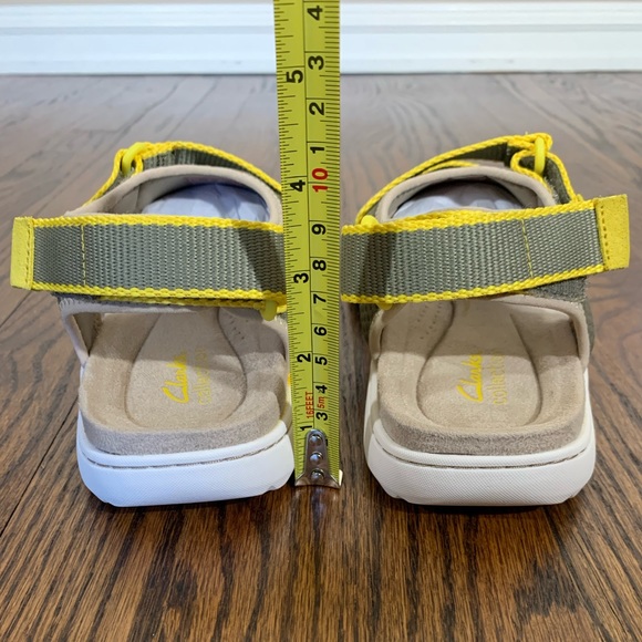 NEW Clarks Women's Amanda Stroll Flat Sandal Army Green Yellow Size 9M - Picture 8 of 14